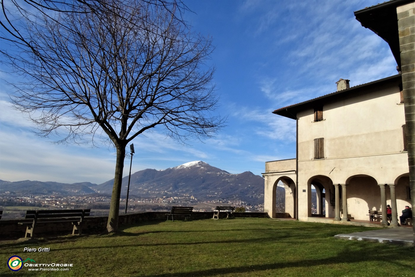 25 Dal sagrato del Santuario vista in Linzone.JPG